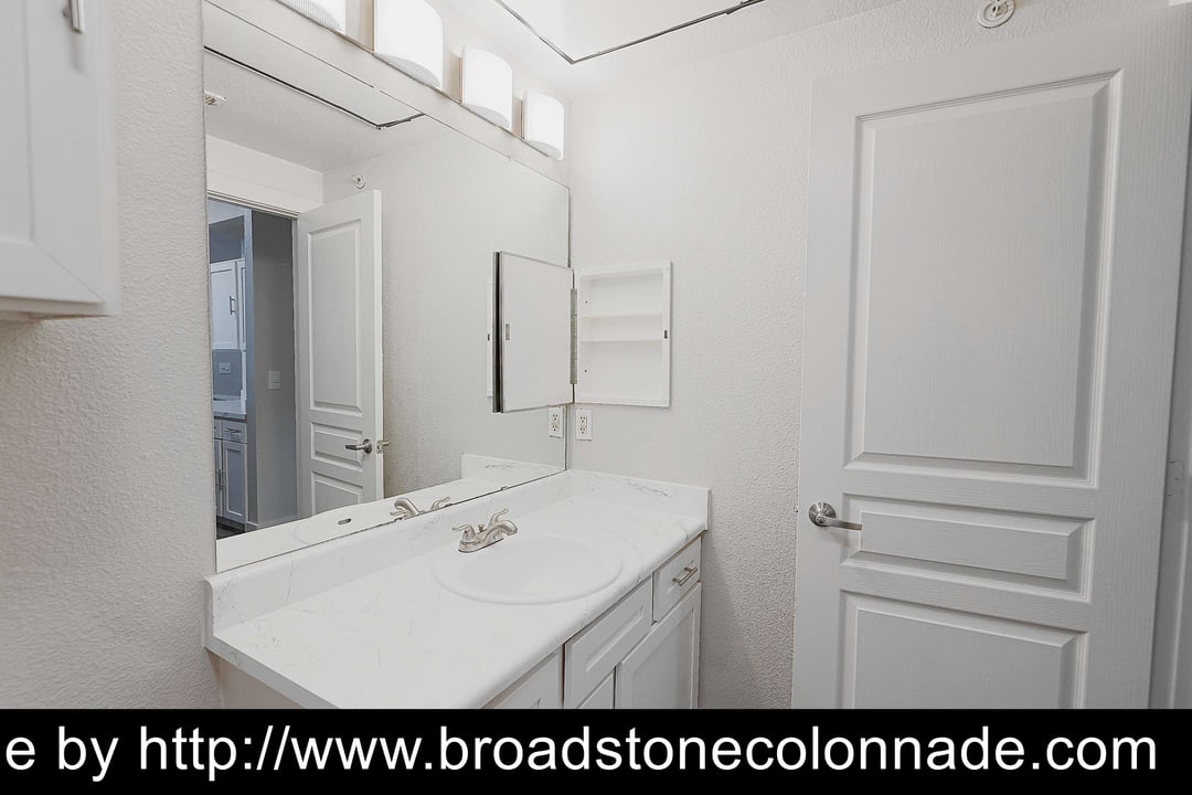 Broadstone Colonnade - 13